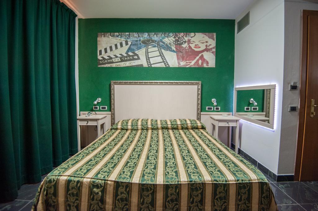 Orange Motel Vergiate Luaran gambar