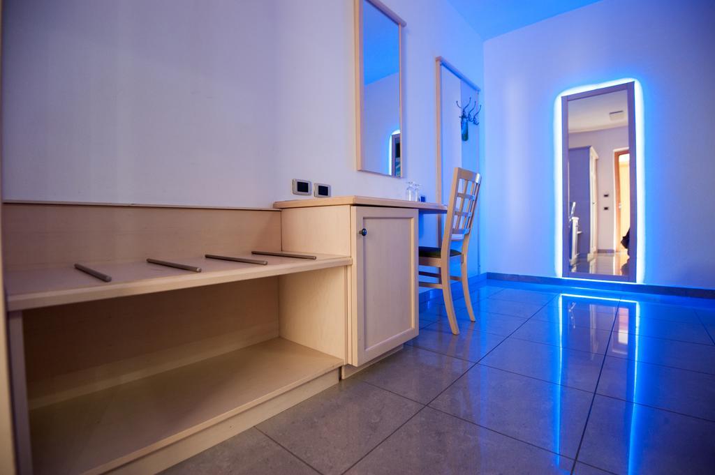 Orange Motel Vergiate Luaran gambar