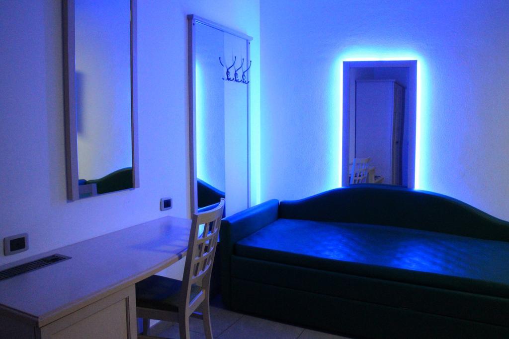 Orange Motel Vergiate Luaran gambar