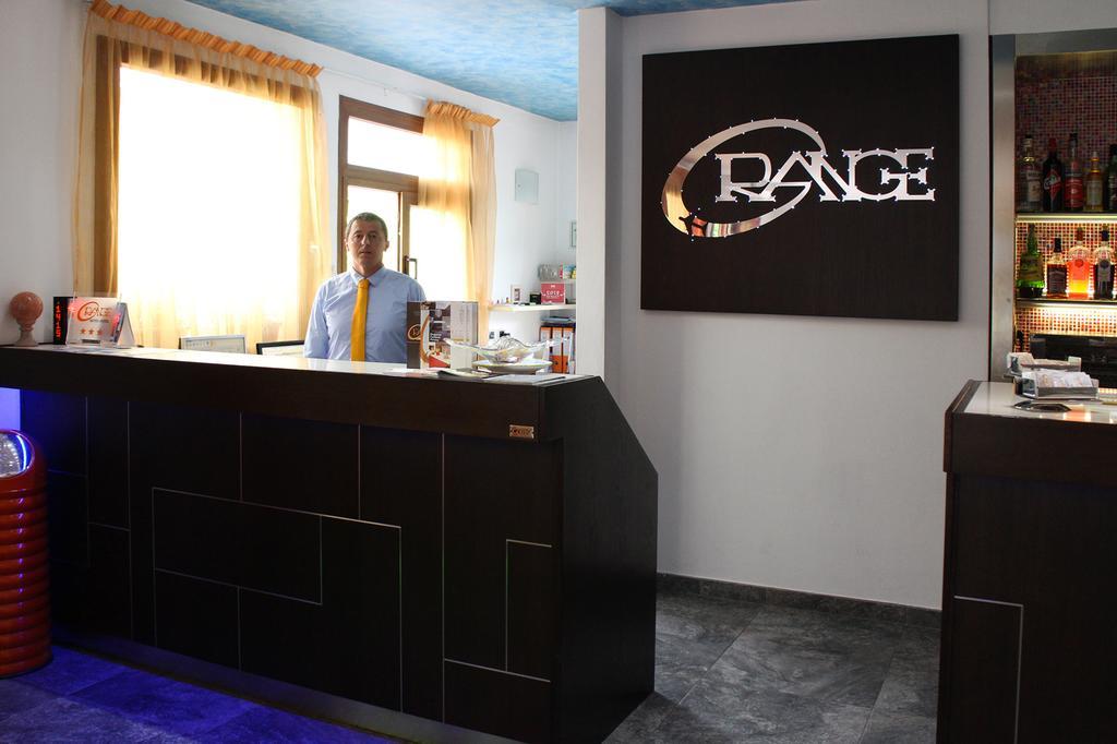 Orange Motel Vergiate Luaran gambar