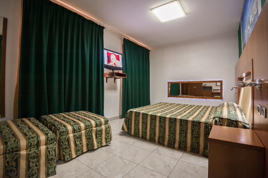 Orange Motel Vergiate Luaran gambar