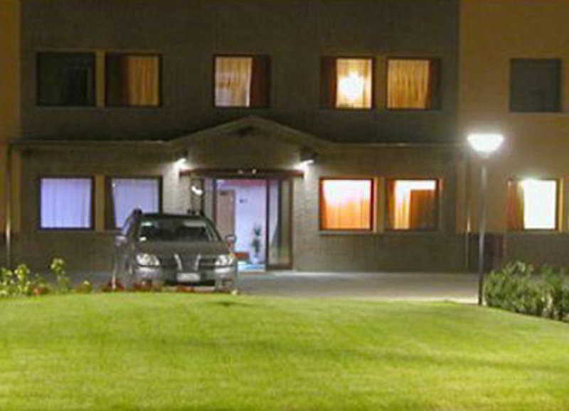 Orange Motel Vergiate Luaran gambar