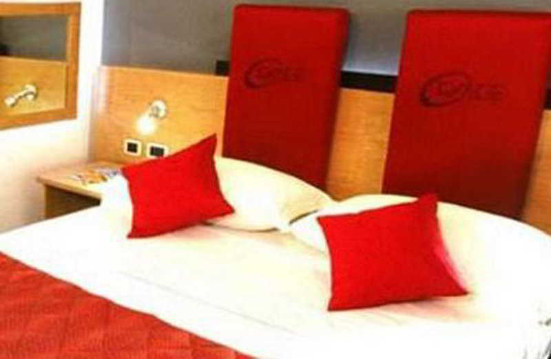 Orange Motel Vergiate Luaran gambar