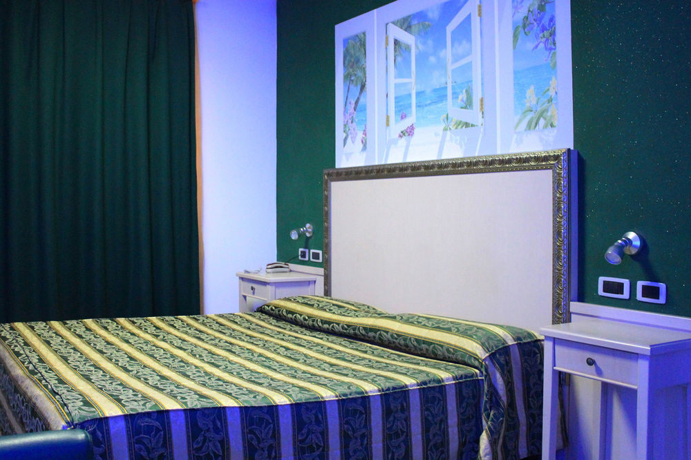 Orange Motel Vergiate Luaran gambar