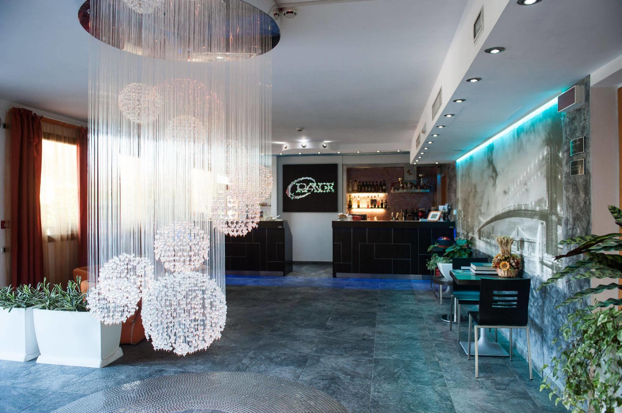 Orange Motel Vergiate Luaran gambar