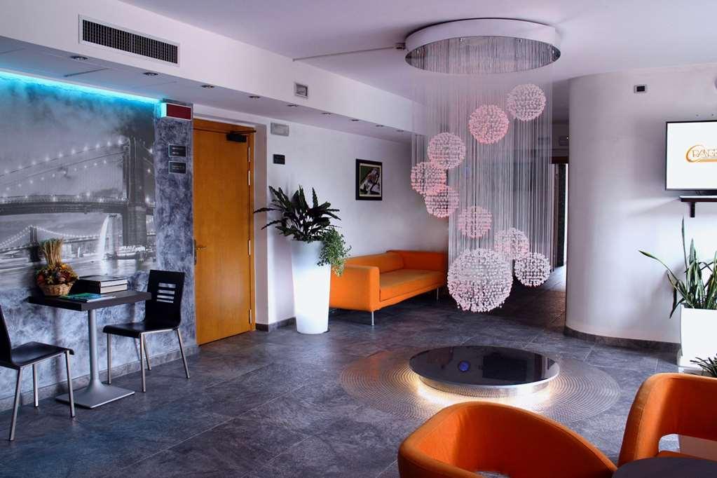 Orange Motel Vergiate Restoran gambar