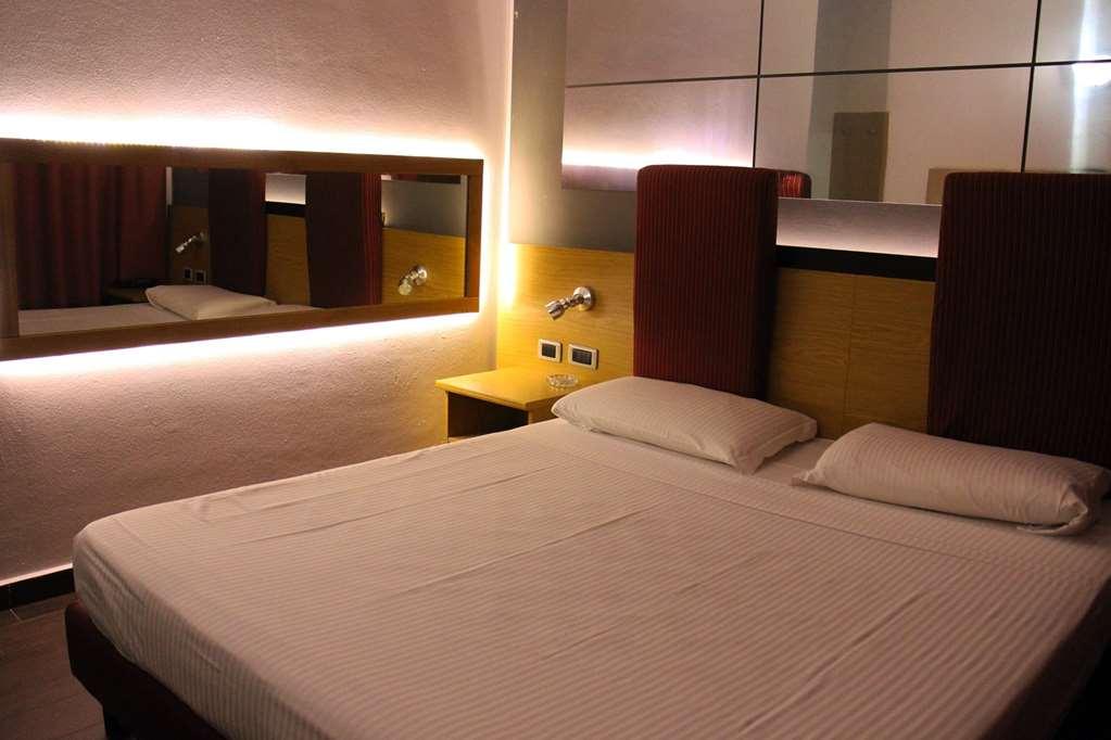 Orange Motel Vergiate Bilik gambar